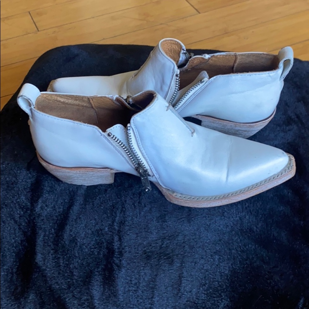 Frye Sacha White Ankle Bootie